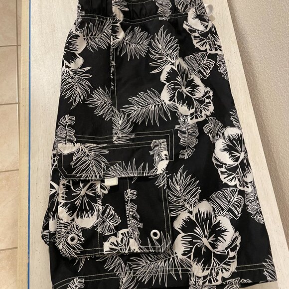 Ocean Pacific OP Mens Black and White Hawaiian Floral Print Swim Trunks - Picture 4 of 7
